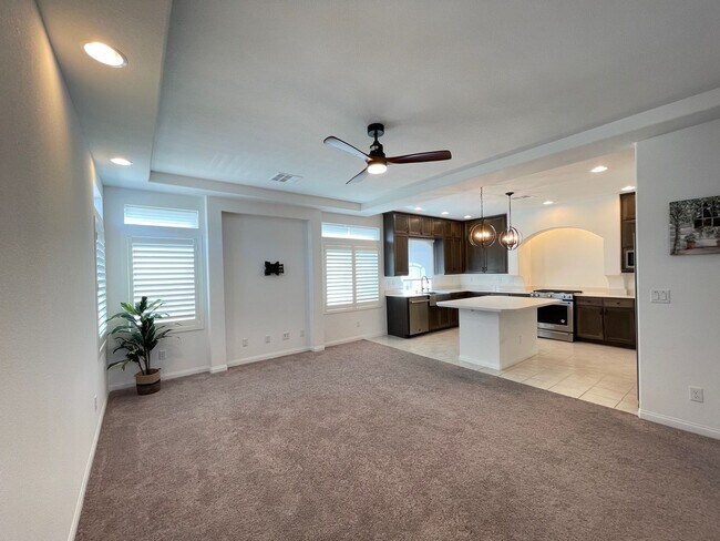 Building Photo - 3 Story house 4 bedroom / 3.5 bath, Southwest