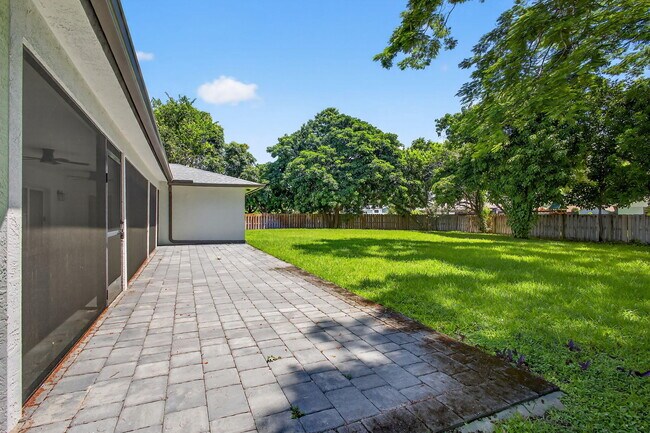 Building Photo - 280 Sulky Way