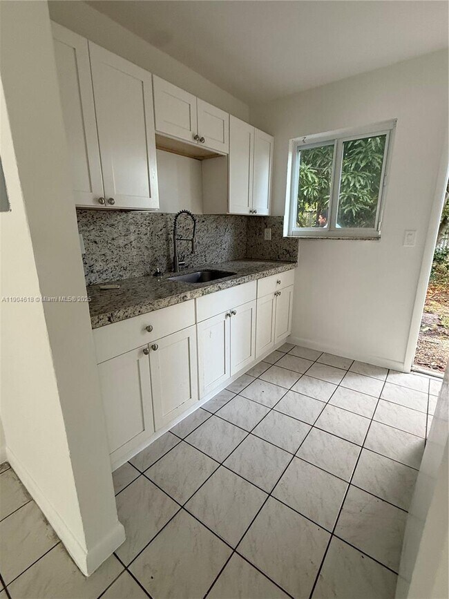 Building Photo - 620 Oriental Blvd