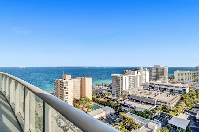 Building Photo - 3101 Bayshore Dr