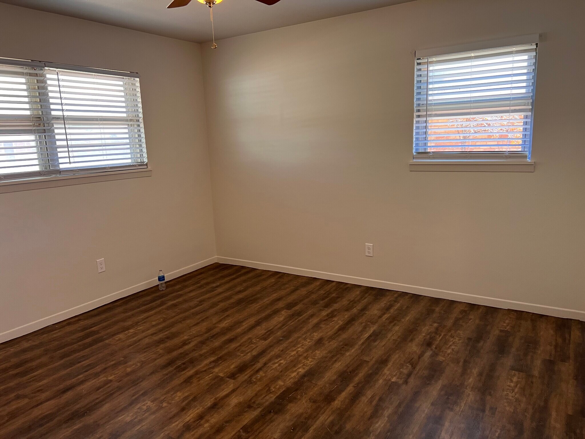 Building Photo - 901 S Pecos Dr