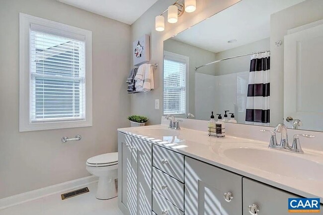 Building Photo - 314 Huntley Ave