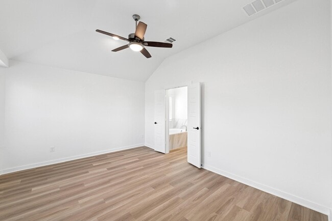 Building Photo - 32419 Sunbeam Dr