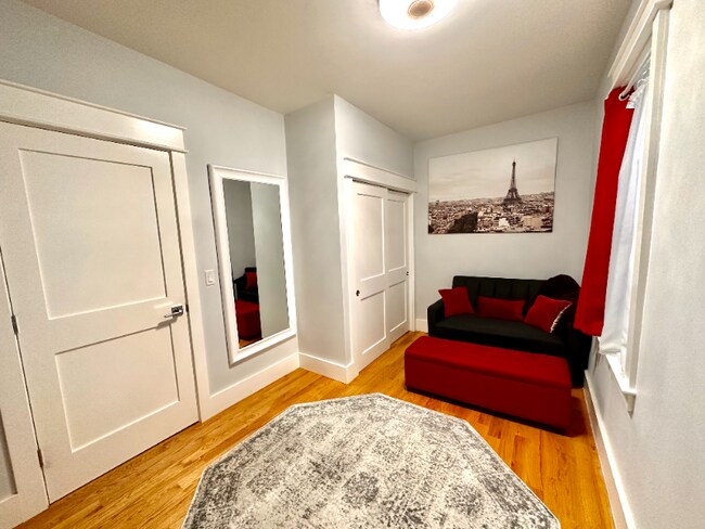 Building Photo - 326 Chelsea St