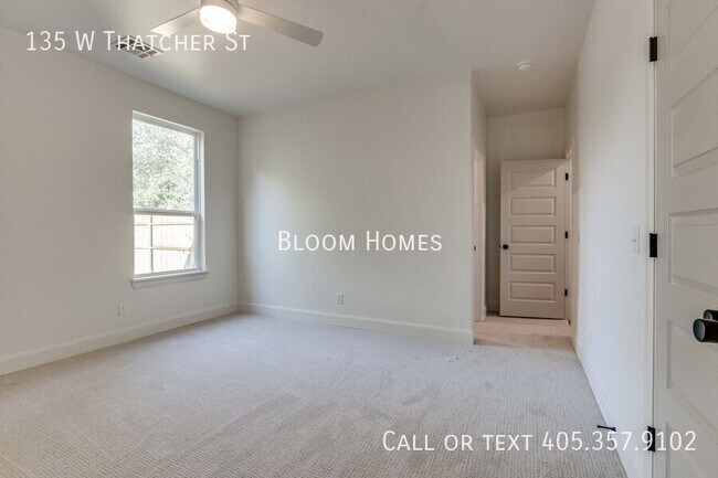 Building Photo - 135 W Thatcher St