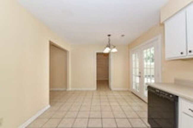 Building Photo - 30 Dove Ct