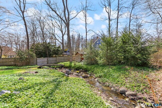 Building Photo - 410 Wilton Rd W