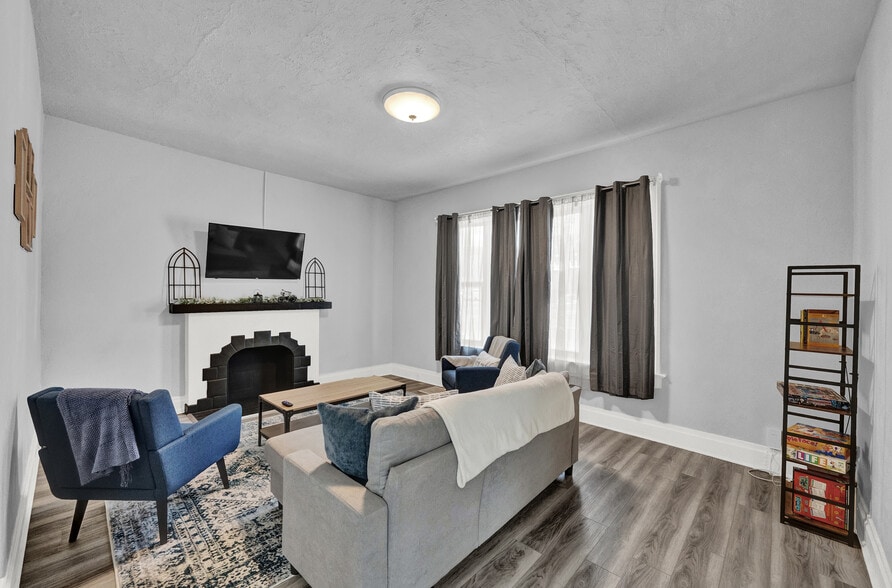 Building Photo - 369 N 300 W