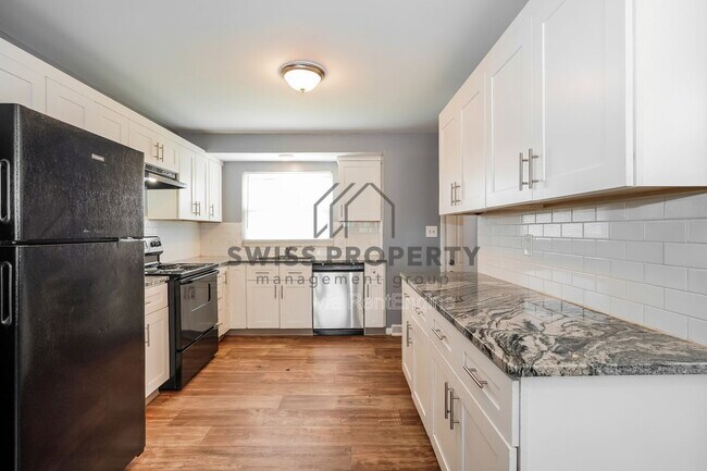 Building Photo - 1642 Marina Dr