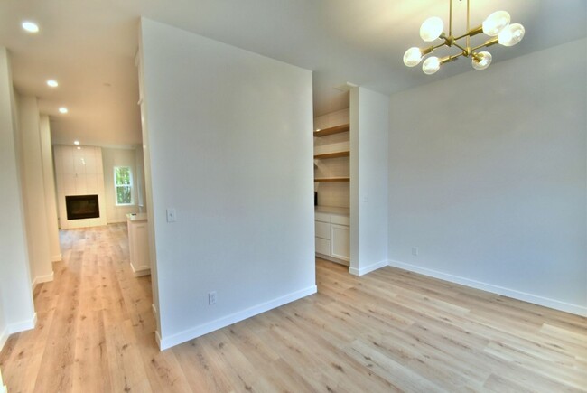 Building Photo - 3Bd/2.5Ba Monroe Townhouse