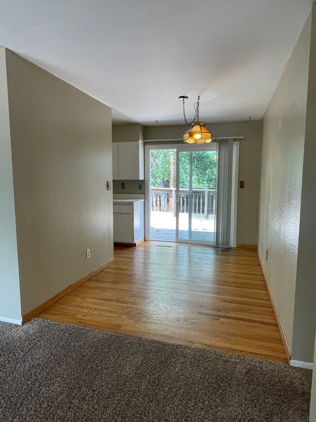 Building Photo - STUDENTS WELCOME! 4 Bed 2 Bath Home in West Ft Collins w/ Garage and Fenced Yard