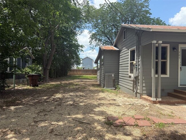 Building Photo - 505 Ruddy St