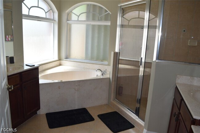Building Photo - 9923 Springlake Cir
