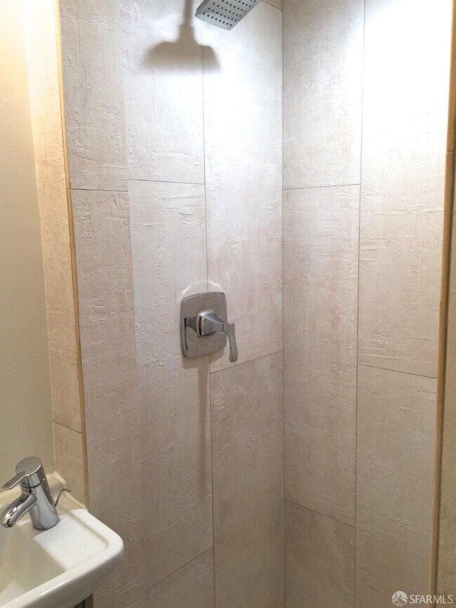 Building Photo - 615 15th Ave