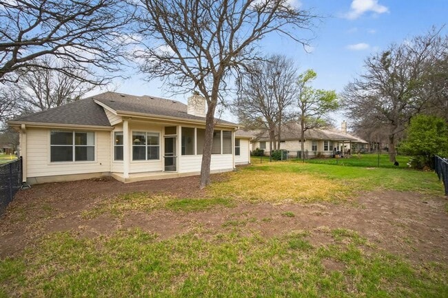 Building Photo - 3001 Parker Dr