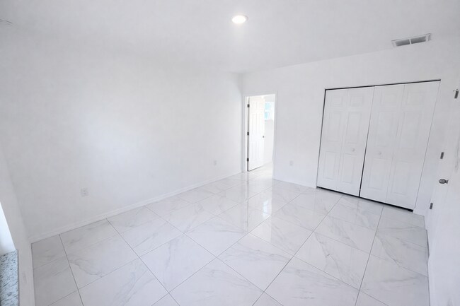 Building Photo - Beautiful 3 bedroom home Sw Lehigh Acres