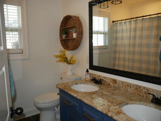 Building Photo - 4 bedroom home in Crestwood S/D