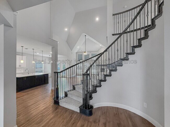 Building Photo - 308 Winding Creek Ln