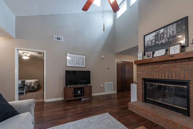 Building Photo - Woodshire Duplexes & Townhomes