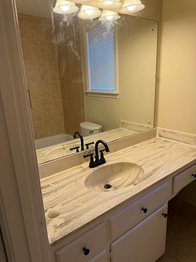 Building Photo - 7200 Devine St