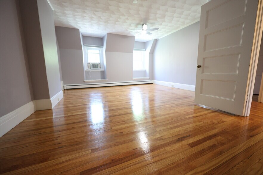 Building Photo - 318 Tappan St