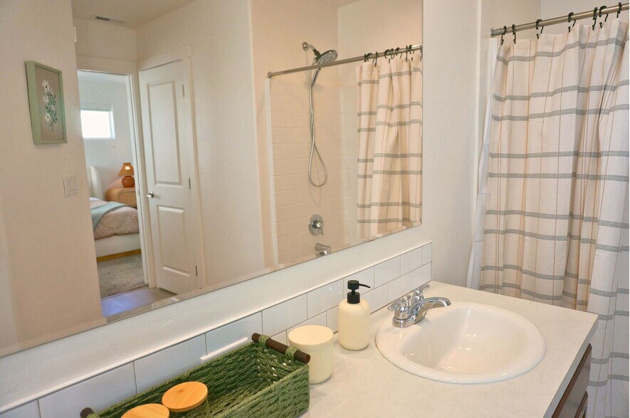 Building Photo - 5553 E Bollo St