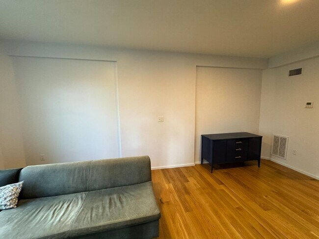 Building Photo - 1525 N Front St