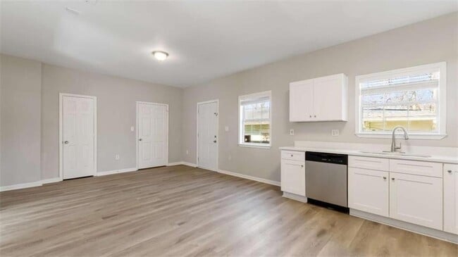 Building Photo - 848 Ridge Ave NW