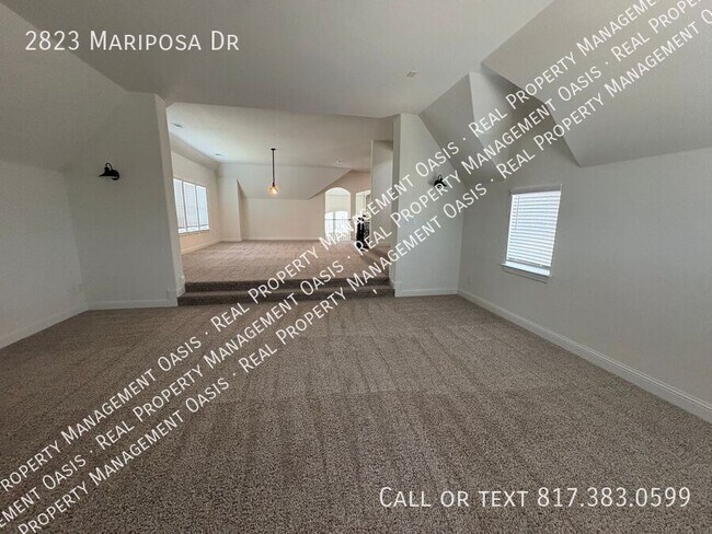 Building Photo - 2823 Mariposa Dr