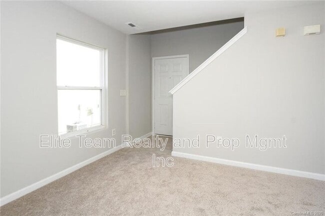 Building Photo - 10816 Carstairs St