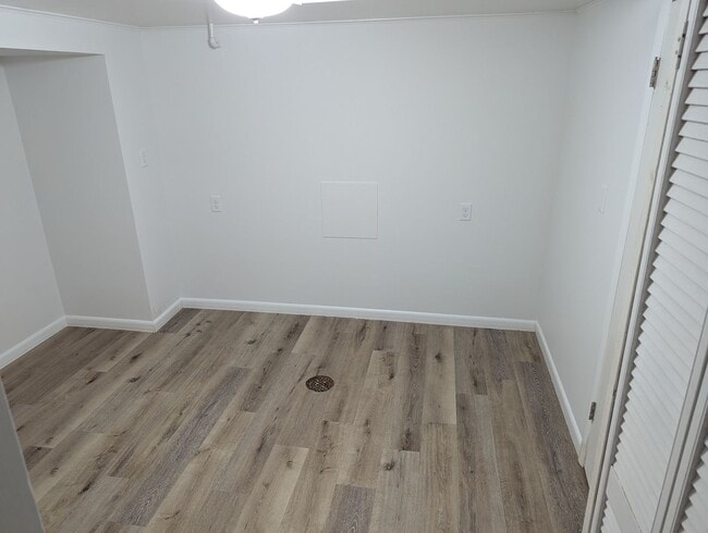 Building Photo - 441 Maple Dr