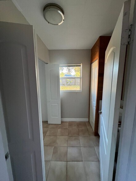 Building Photo - 2540 Elyria Ave