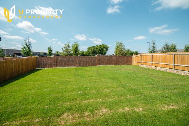 Building Photo - 1817 Dahlia Way