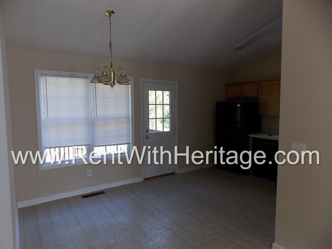 Building Photo - WONDERFUL HOME WITH FULL FINISHED BASEMENT / 5Bd - 3Ba / FENCED YARD