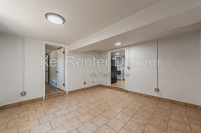 Building Photo - 929 5th St