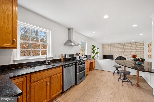 Building Photo - 13625 Middlevale Ln