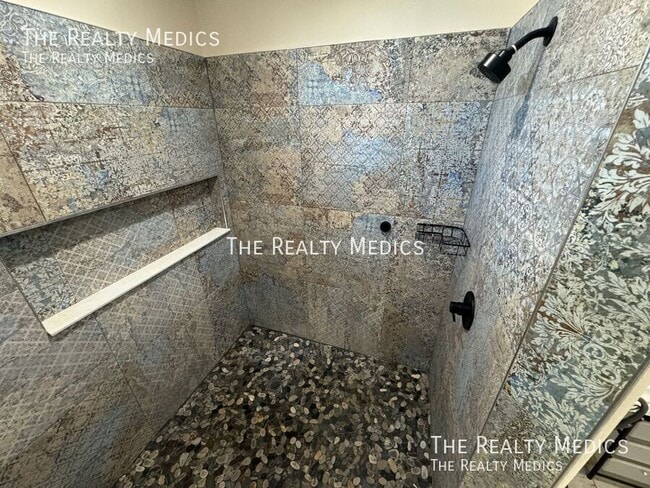 Building Photo - 2601 Bridle Dr