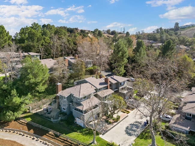 Building Photo - 4671 Club View Dr