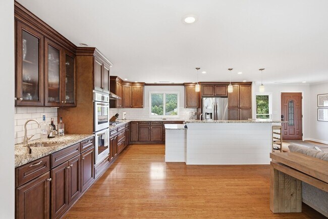 Building Photo - 389 Green Harbor Rd