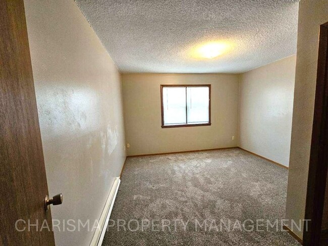 Building Photo - 1 BD, 1 BA WALK IN LEVEL UNIT IN GARRETSON...