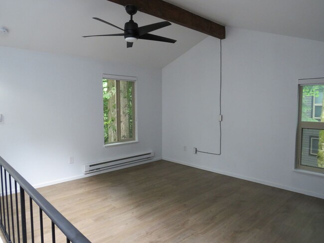 Building Photo - Redmond Modern & Updated 3bd/2bath Condo i...