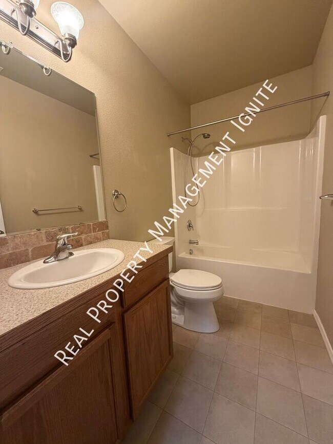 Building Photo - 332 SW Antler Ridge Ln