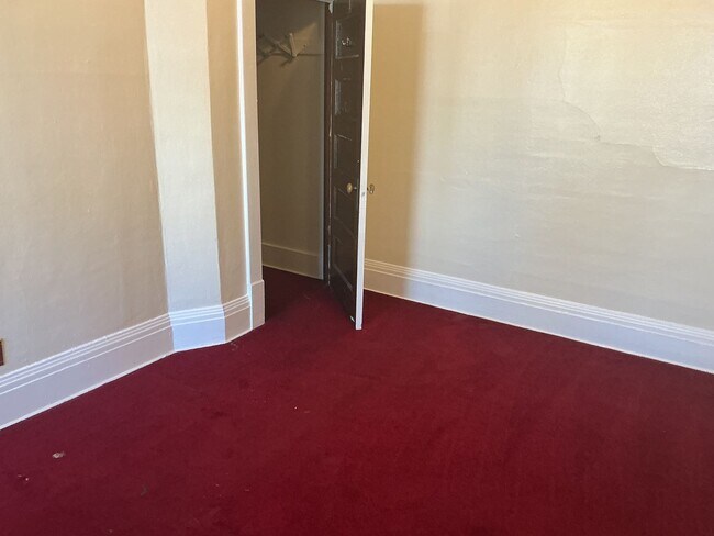 Building Photo - 800-802 S 32nd St