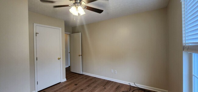 Building Photo - 4112 Mimosa View Dr