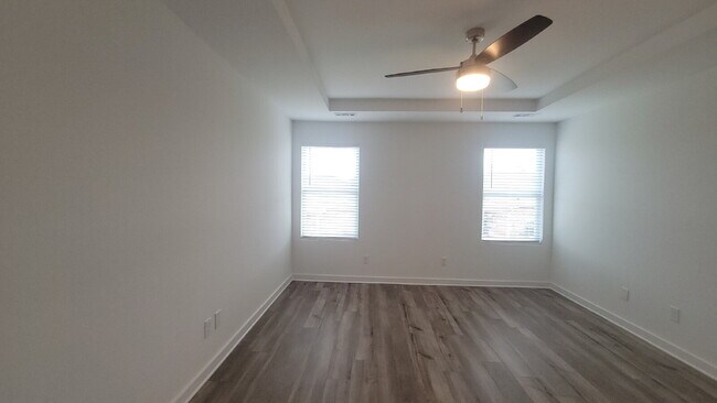 Building Photo - 7589 Discovery Pt Dr NW