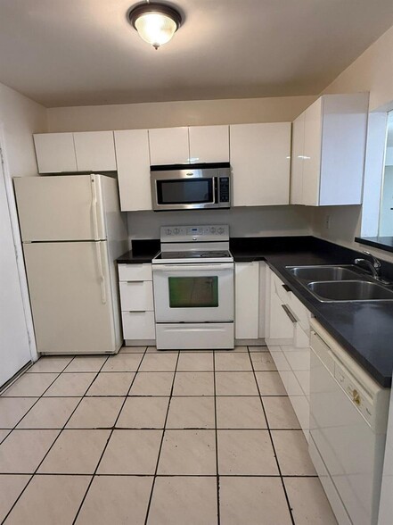 Building Photo - 404 NW 68th Ave