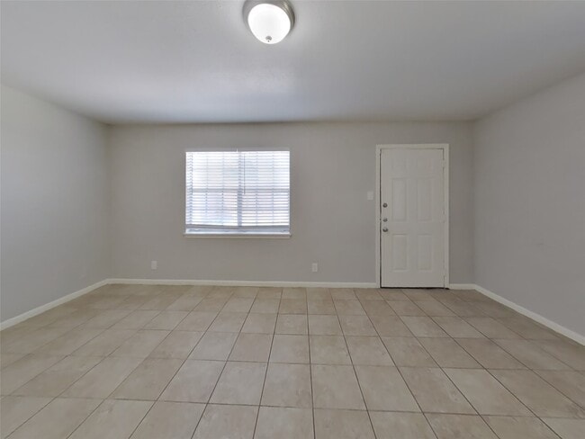 Building Photo - 411 E Carby Rd