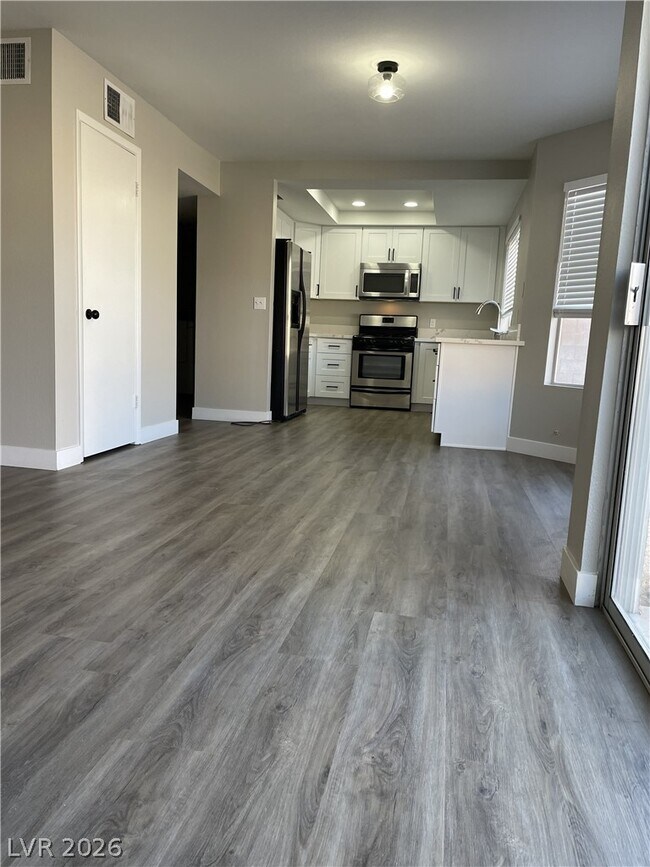 Building Photo - 2840 Belleza Ln