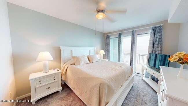 Building Photo - 2230 Beach Dr