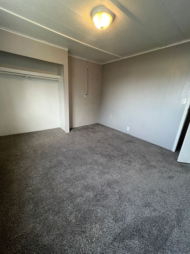 Building Photo - Large Three Bedroom In Chubbuck